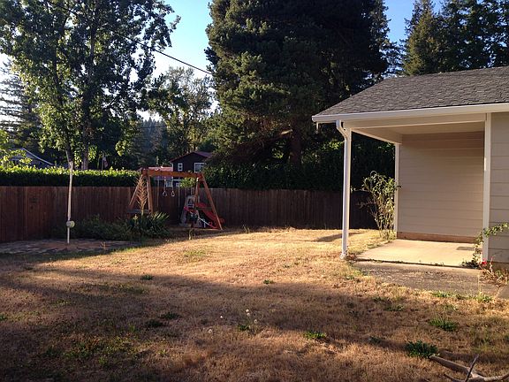 Fenced backyard & patio
