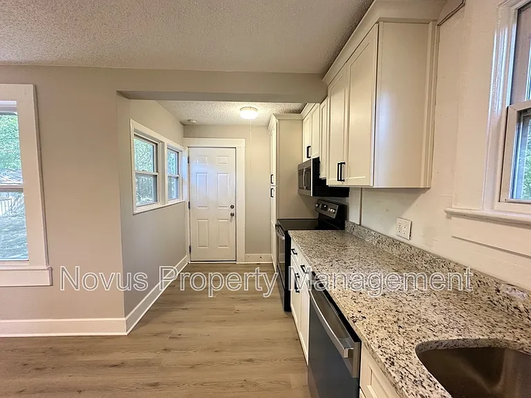 427 Adamson Ave — Photo 12