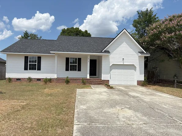 818 Eastchester Pl, Hope Mills, NC 28348