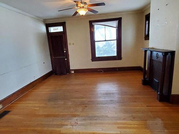 5th image of 7122 Oxford Ave
