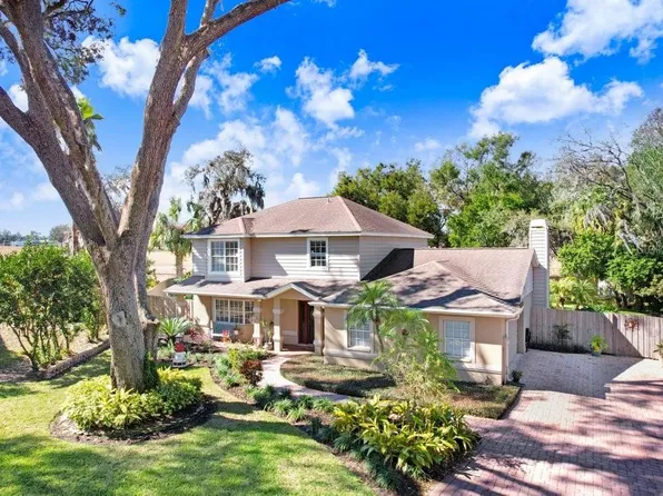 2752 Buckhorn Oaks Dr, Valrico, FL 33594