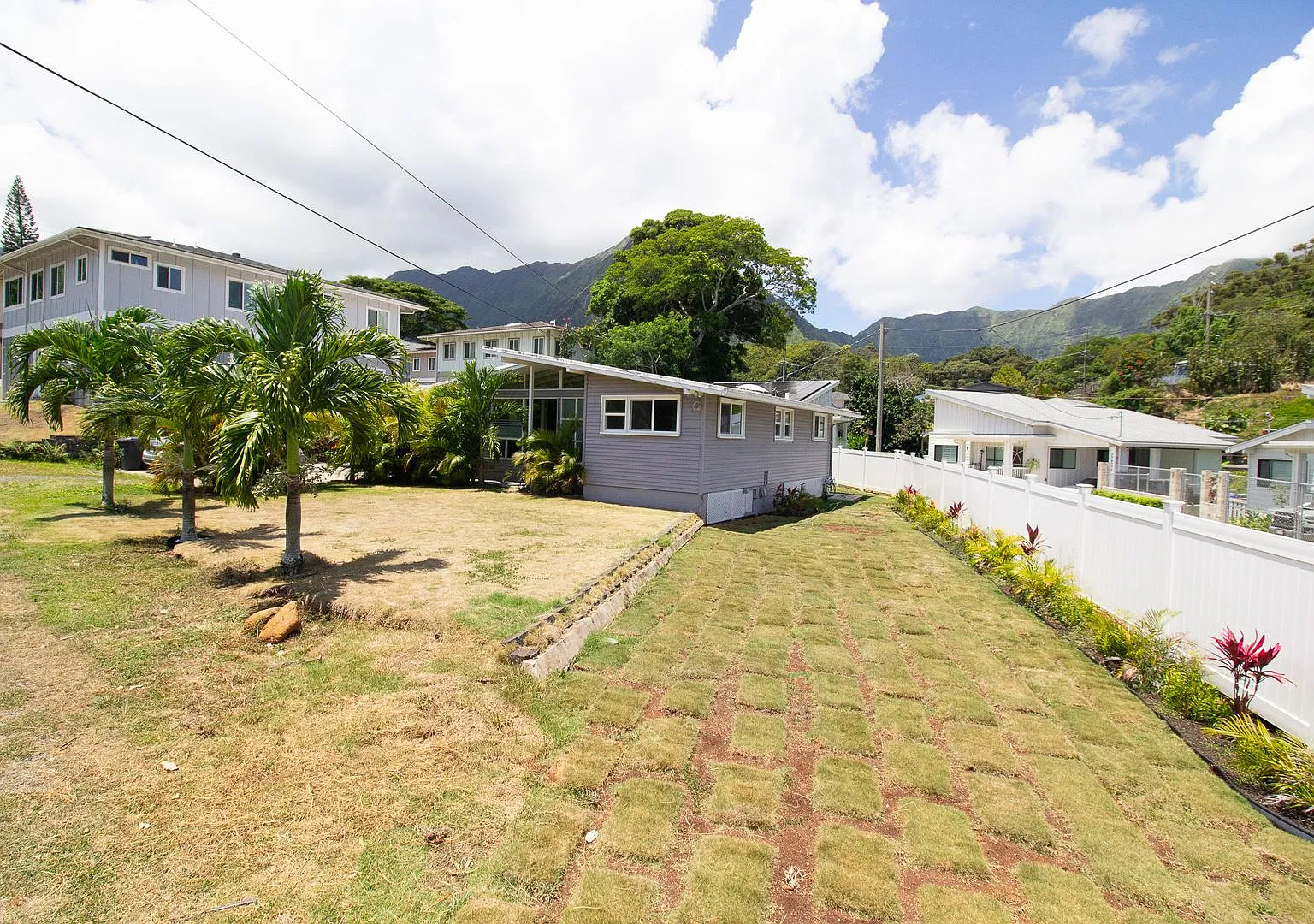 4/2.5/2 Home in Kaneohe - Ideal Location - Beautiful Upgrades — Photo 1