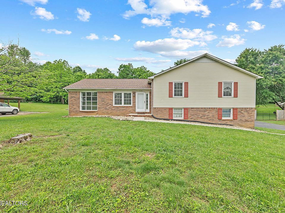 1st image of 1036 Hawthorn Dr