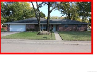 1410 Cherokee Hills Dr, Bartlesville, OK 74006
