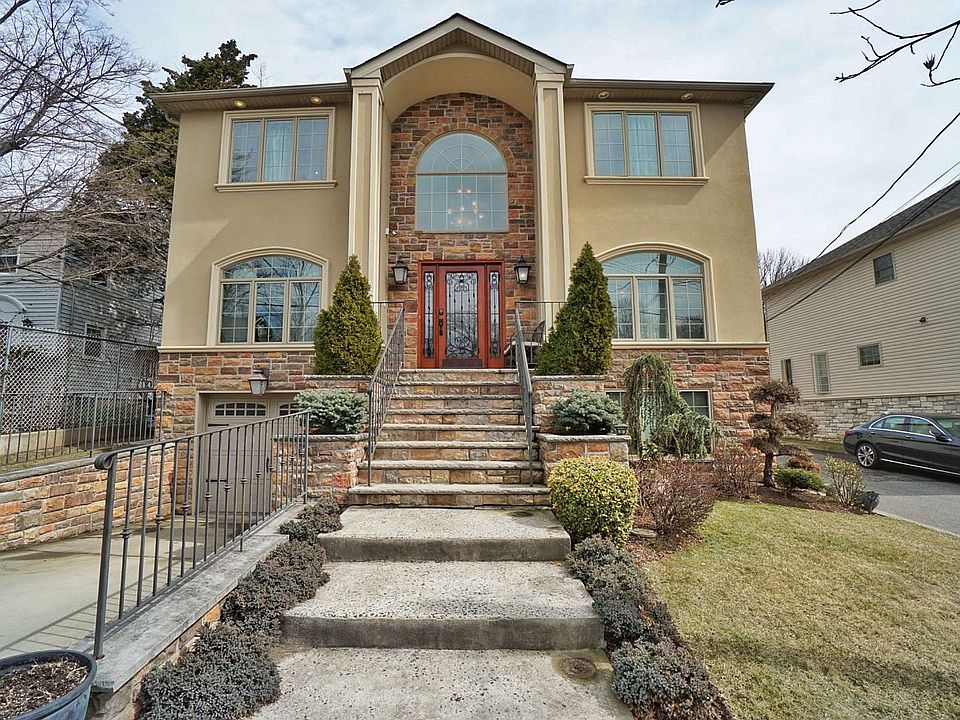 1st image of 107 Bayview Ave