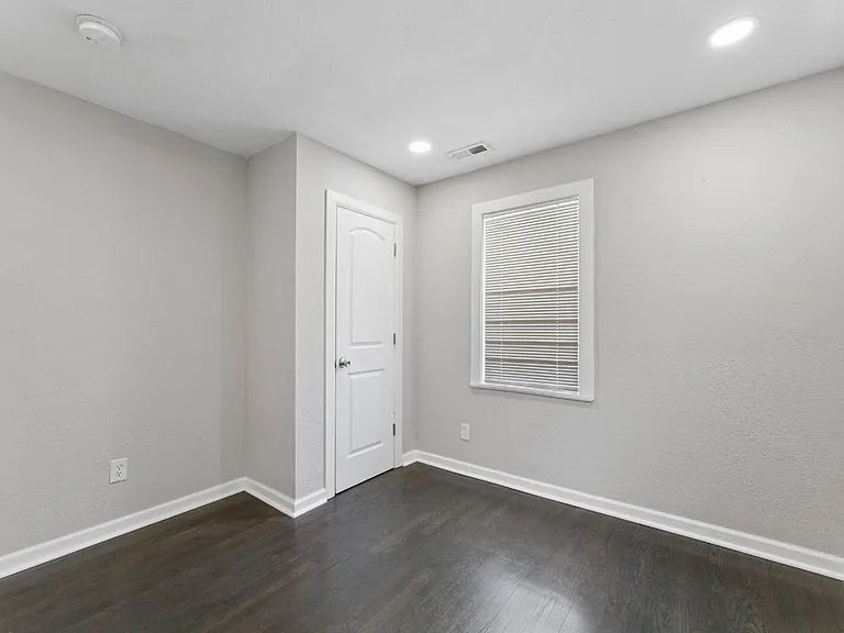1314 S Emery St — Photo 12