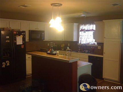 Kitchen w/ Island
