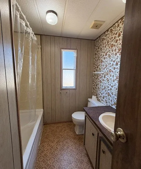 110 W Veterans Ave — Photo 12