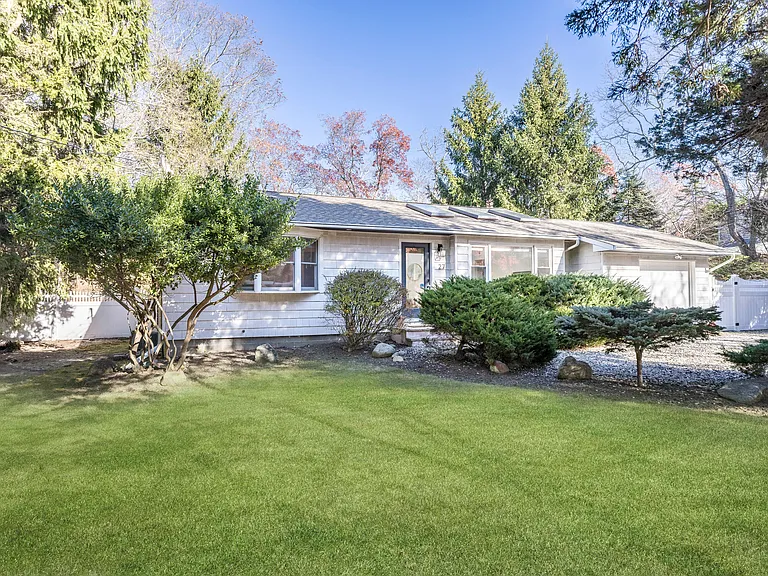 27 Sandra Rd — Photo 4