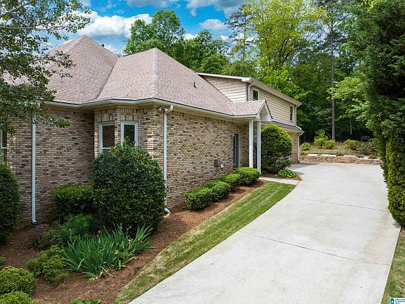 4th image of 704 Lake Crest Dr