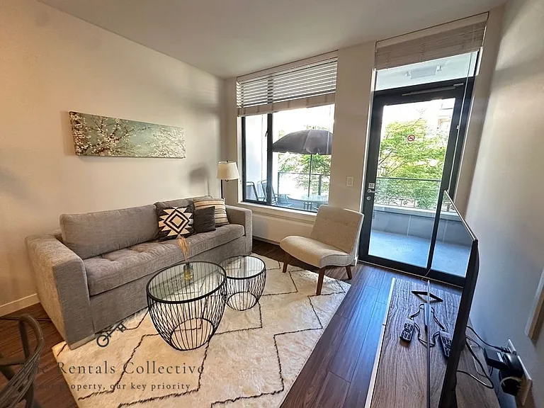 215 W 1st St #301 — Photo 3