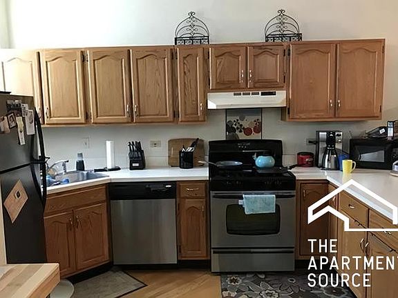 2nd image of 1954 W Berteau Ave #1