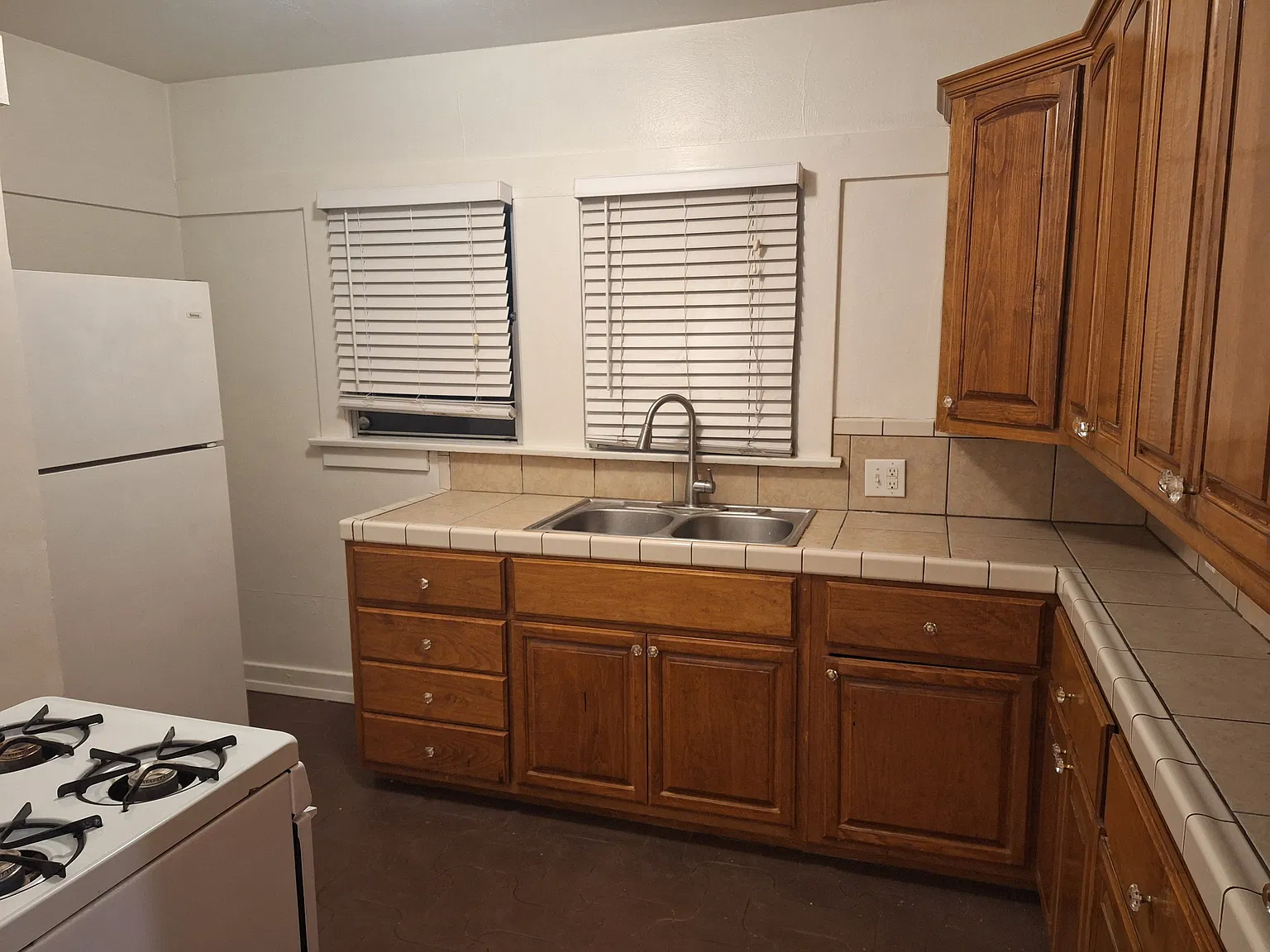 2 bed, 816 sqft, $2,700 — Photo 3