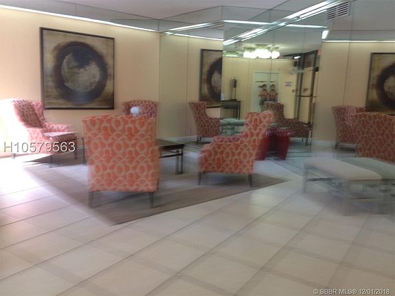 2nd image of 1400 Saint Charles Pl Ph 23