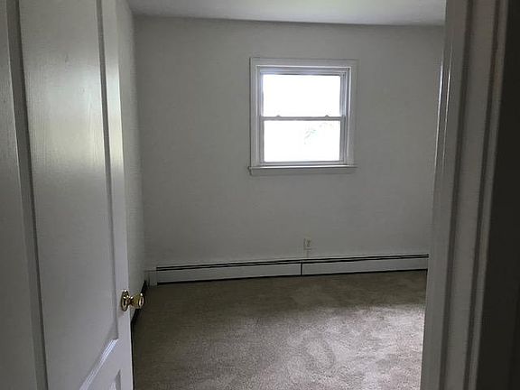 2nd image of 810 Laurel Ave