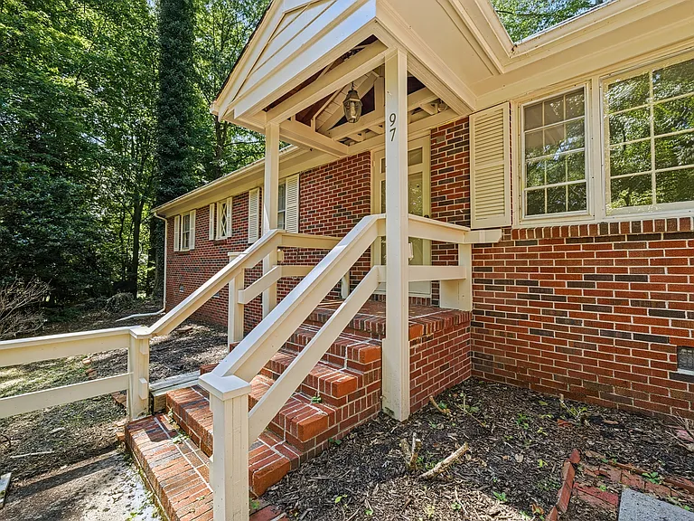 97 Shamrock Ln — Photo 6
