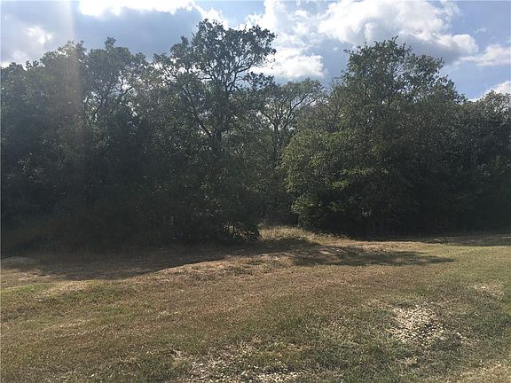 5th image of 137 Sam Houston Dr