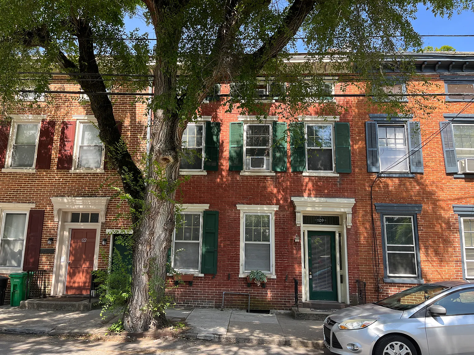 4 bed, 1.5 bath, 1894 sqft, $1,900 — Photo 1