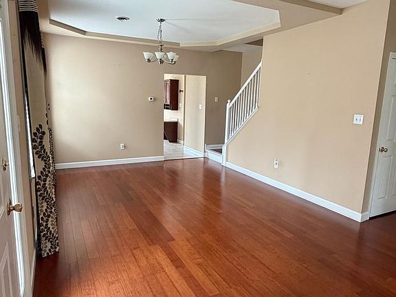 3rd image of 226 Springmont Dr