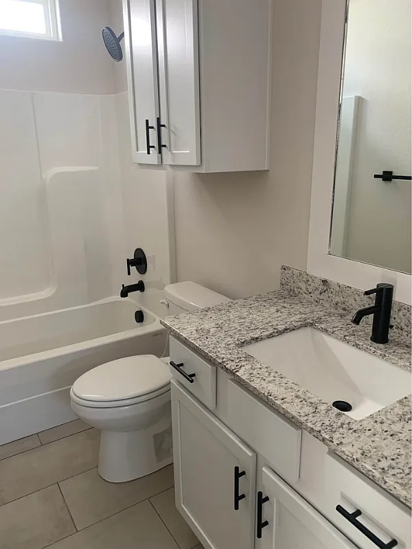 4 bed, 2000 sqft, $4,700 — Photo 4