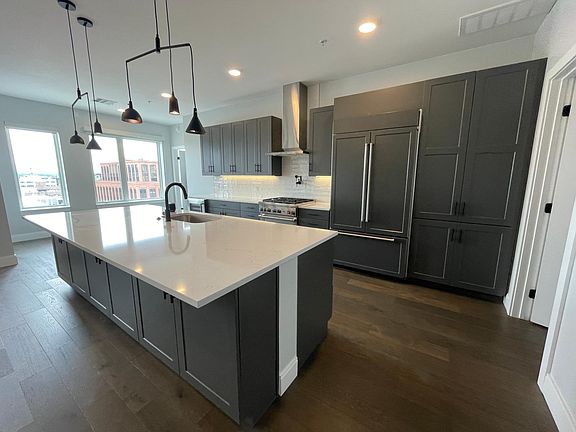 4th image of 1853 Market St #1101