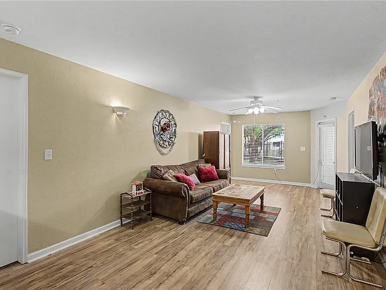 521 Parkway #103 — Photo 3
