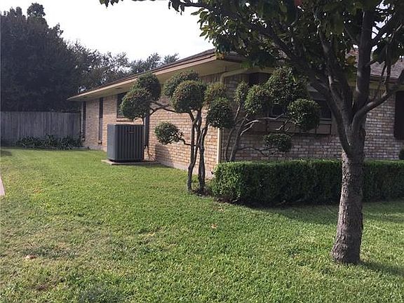 3rd image of 718 Shadwell Dr