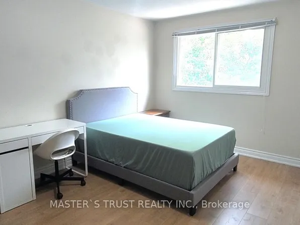 95 Orsett St Room 1, Oakville, ON L6H 2P1