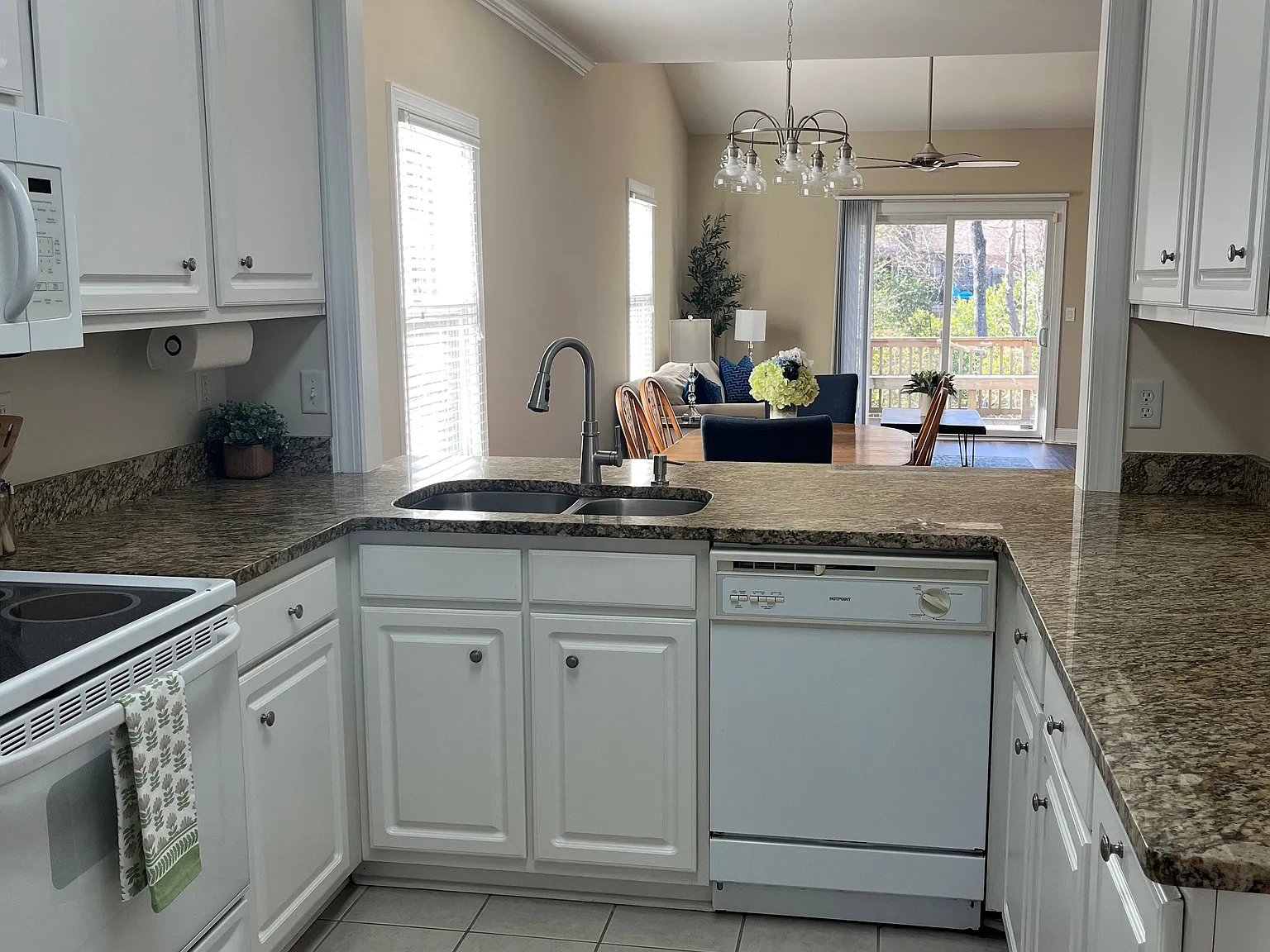 2 bed, 1256 sqft, $3,000 — Photo 4