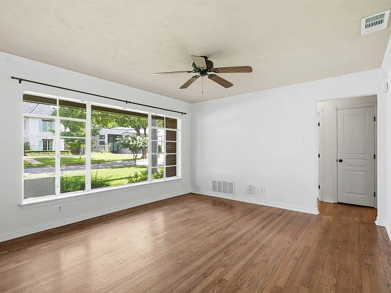 3884 Van Ness Ln — Photo 8