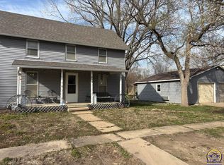 112 E 4th St, Allen, KS 66833