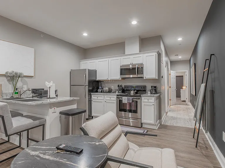 3221 Noble St #3 — Photo 24