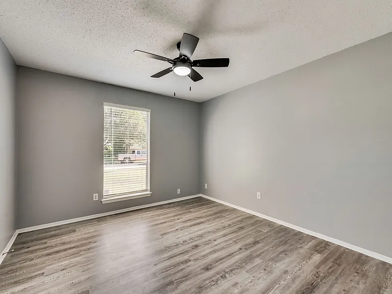 2814 Meadow Park Dr — Photo 12