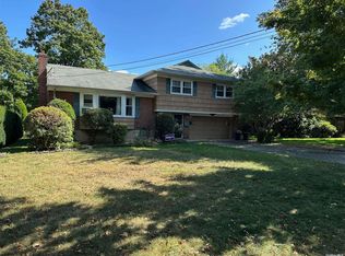 461 Susan Ct, West Hempstead, NY 11552