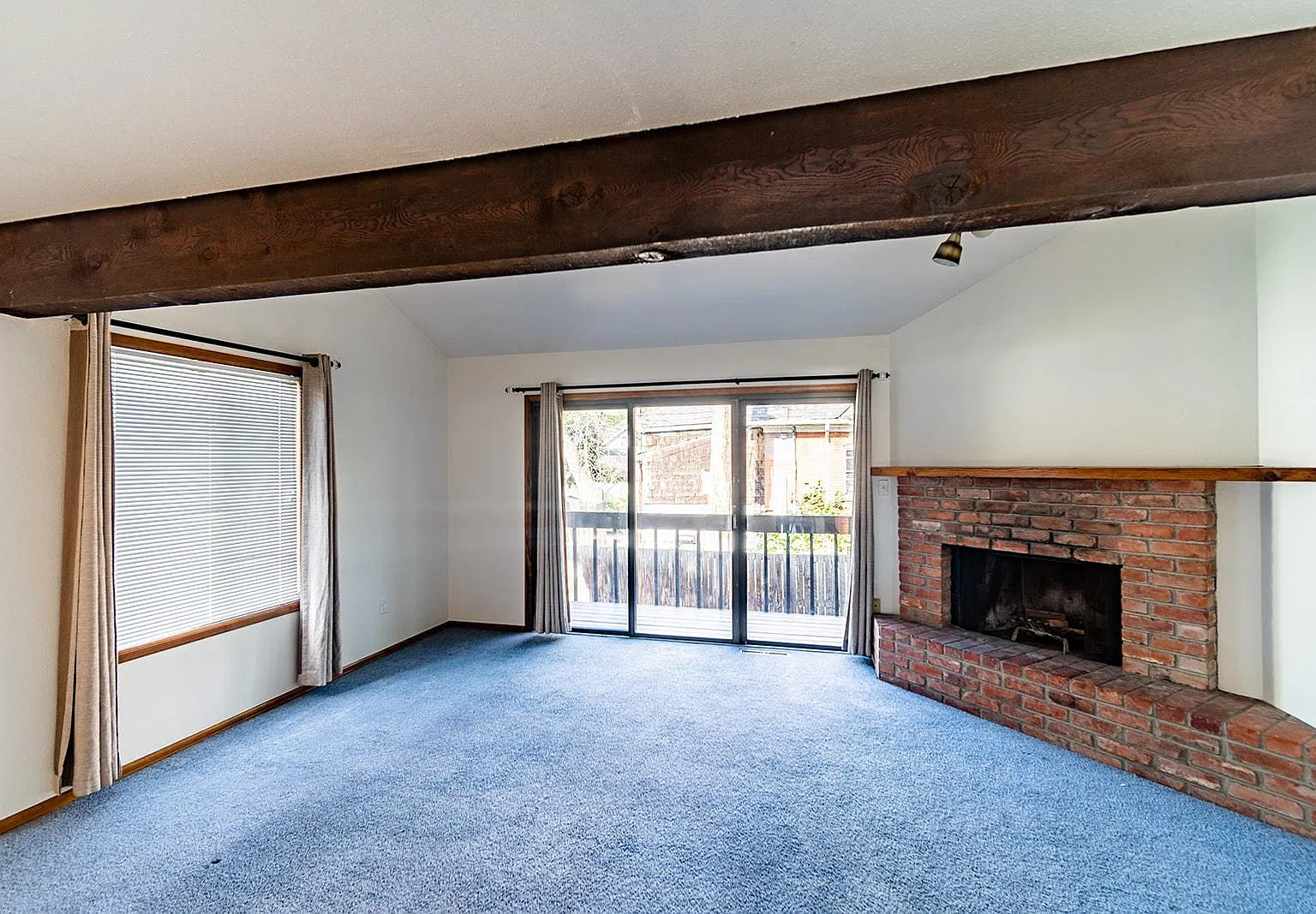 3 bed, 1334 sqft, $4,400 — Photo 2