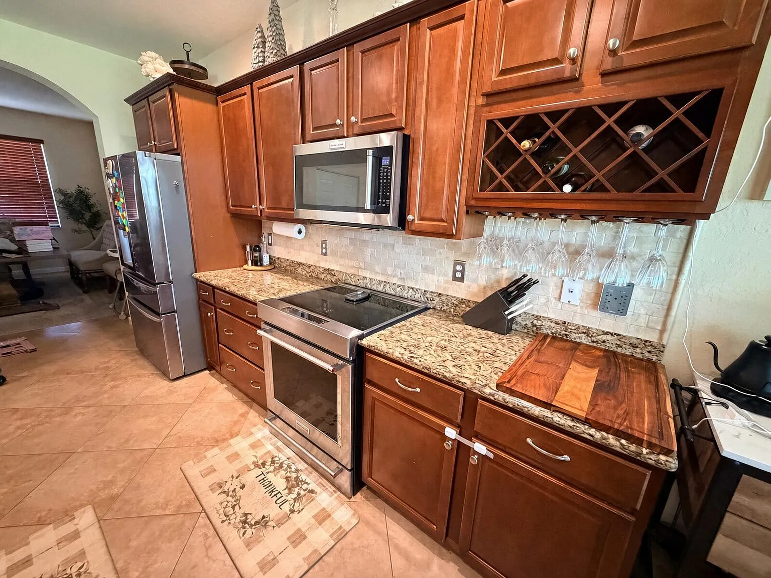 4 bed, 2.0 bath, 1980 sqft, $4,000 — Photo 4