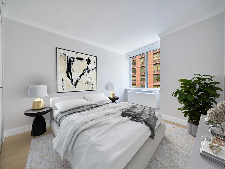 160 Riverside Blvd #8D — Photo 8