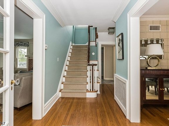 4th image of 256 Forest Ave