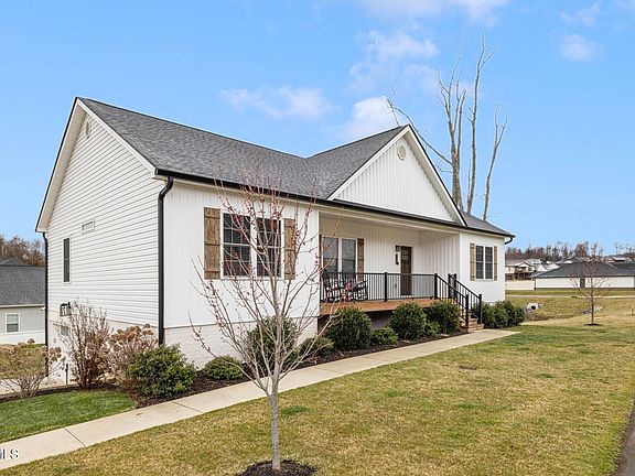 4th image of 611 Sweetgrass Ln