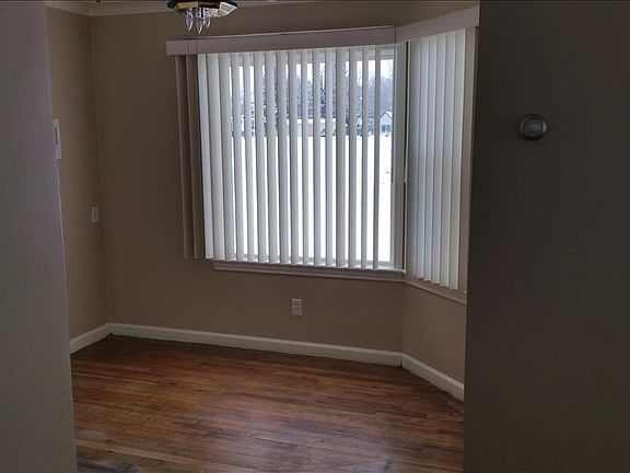 4th image of 360 E 21st St