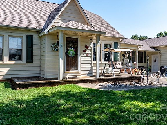 3rd image of 2504 Brentwood Cir