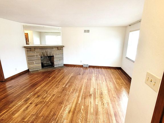 4th image of 904 Jefferson Dr