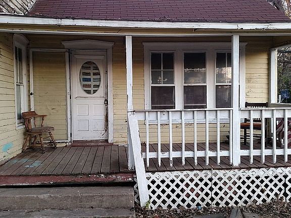 5th image of 201 E 2nd St