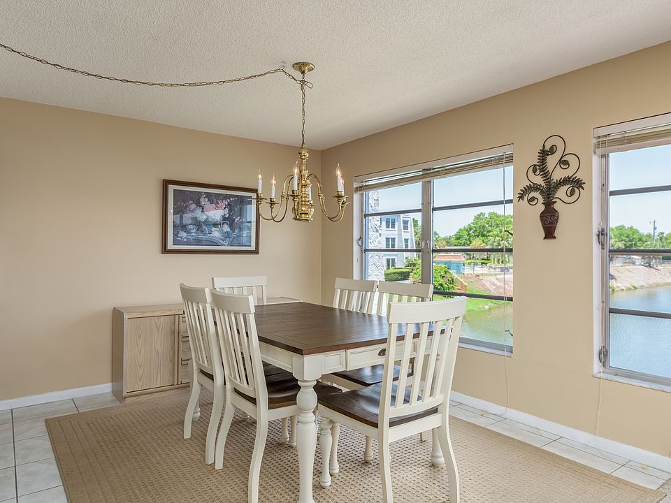 Dining room overlooking lake