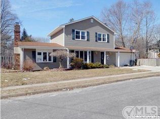 1 Greenwood Pl, Middletown, NJ 07748