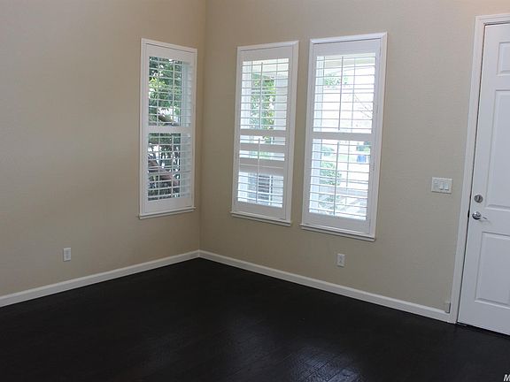 5th image of 230 Mahonia Cir