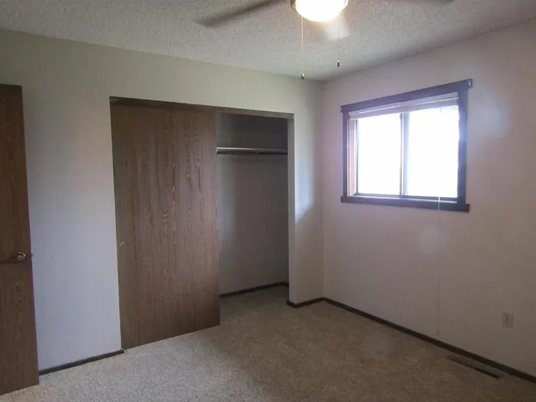 627 Willow Creek Ct — Photo 9