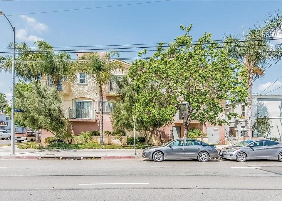 1st image of 6601 Woodley Ave Unit 7