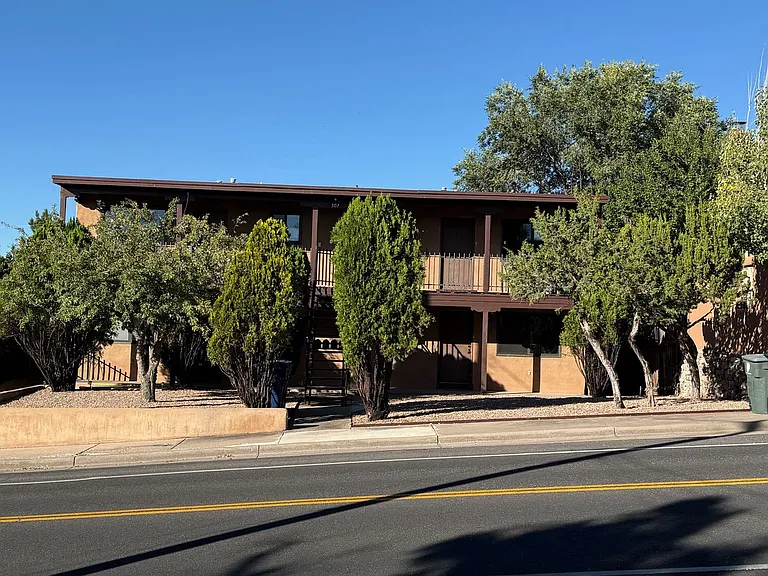 302 Artist Rd — Photo 1