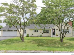 890 Cutspring Rd, Stratford, CT 06614
